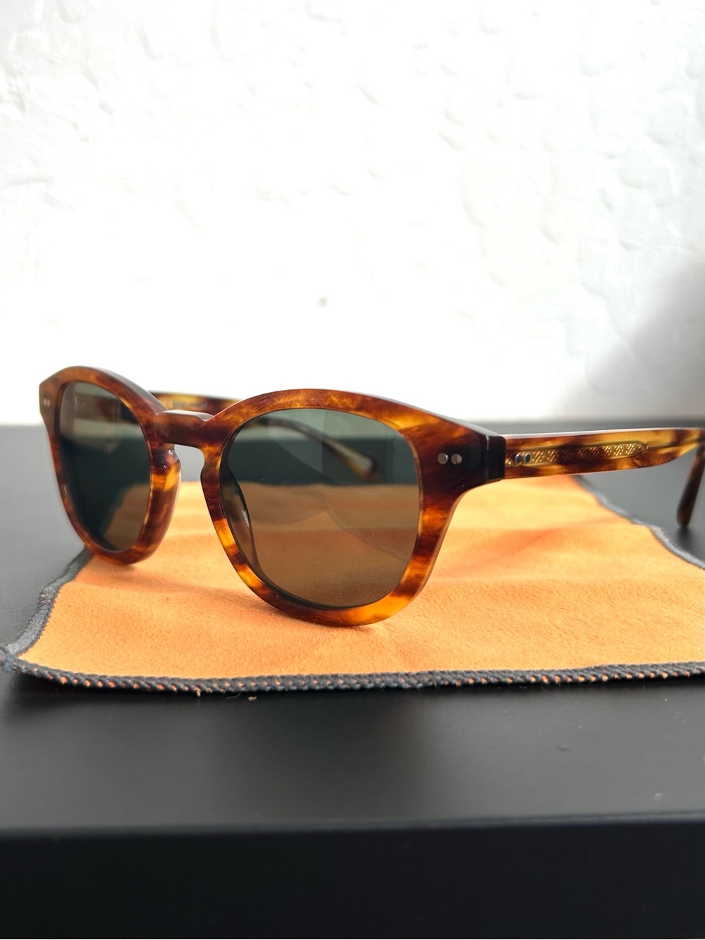 Arbor Eyewear Classic Unisex Warm Amber Sunglasses with Vintage Green Lenses - Picture 3 of 8